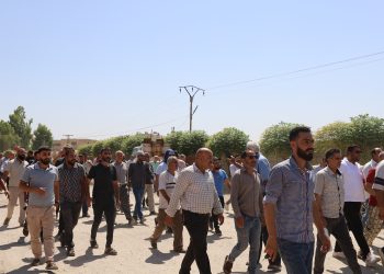 إضراب واعتصام للسائقين في قامشلو للمطالبة بخفض أسعار الوقود