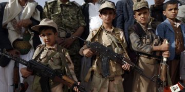 كيف تُسرق الطفولة في حروبِ التطرف والأيديولوجيا؟