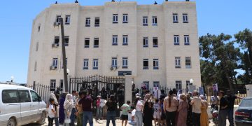 محافظ حلب يزور كوباني.. وعوائل الأسرى تطالب بالكشف مصير أبنائها