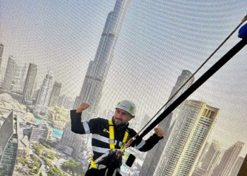 من الدرباسية إلى العالم.. رحّالة كردي يحمل حكايات الشعوب في حقيبته