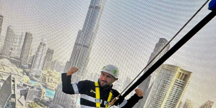 من الدرباسية إلى العالم.. رحّالة كردي يحمل حكايات الشعوب في حقيبته