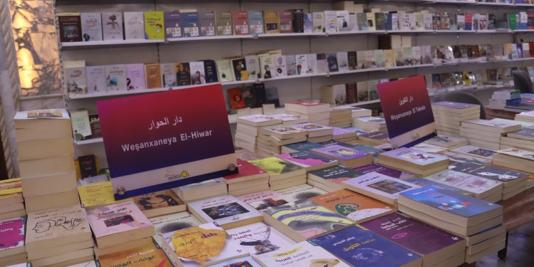المؤلِّف بين السيرة والمؤلَّف