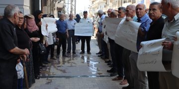 متقاعدون يطالبون الحكومة المؤقتة برواتبهم بعد انقطاعها لأكثر من عام