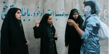 اتساع دائرة الانتهاكات بحق النساء في إيران.. آلاف المعتقلات وأحكام مشددة