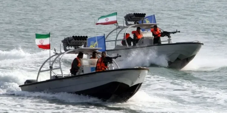 الحرس الثوري يُغلق مضيق هرمز وأمريكا توسّع ضرباتها لإيران