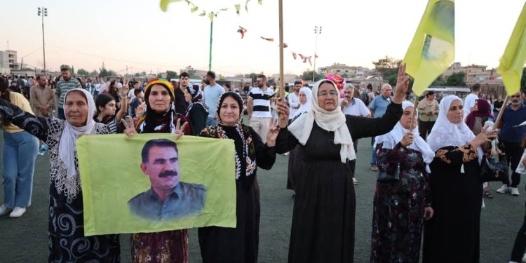 أهالي قامشلو يحتجون للمطالبة بالحرية الجسدية للقائد عبد الله أوجلان