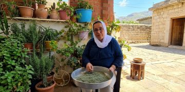من بين الحرب والركام… لبنانية توجد مساحة للأمل 