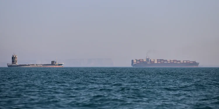 التهديداتُ تُغرق السلام في مياه الخليج