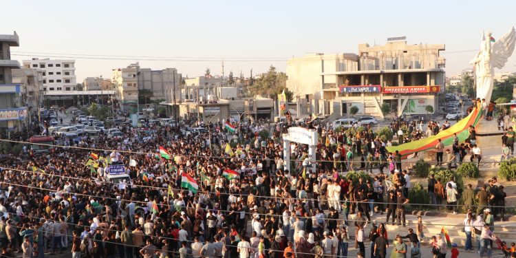 مظاهرة جماهيرية في كوباني للمطالبة باعتماد اسم المدينة في الوثائق الرسمية